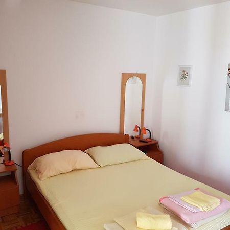 Apartmani Rosanda Petrcane Buitenkant foto