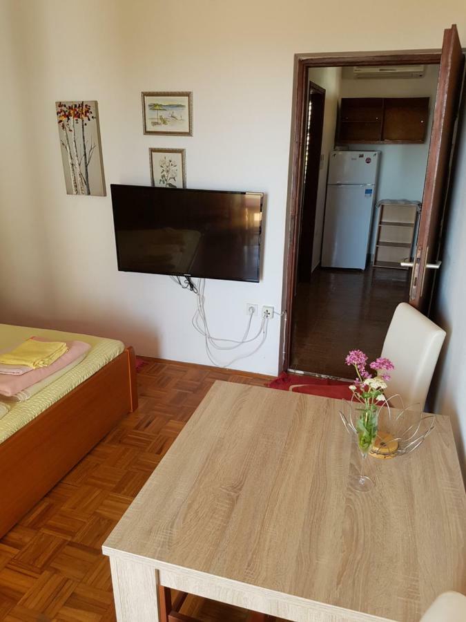 Apartmani Rosanda Petrcane Buitenkant foto