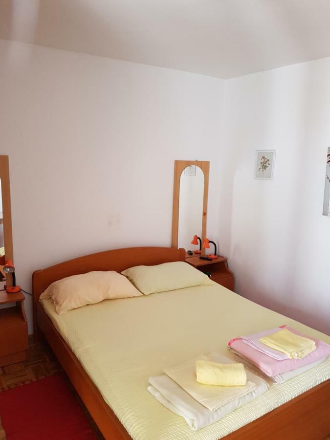 Apartmani Rosanda Petrcane Buitenkant foto