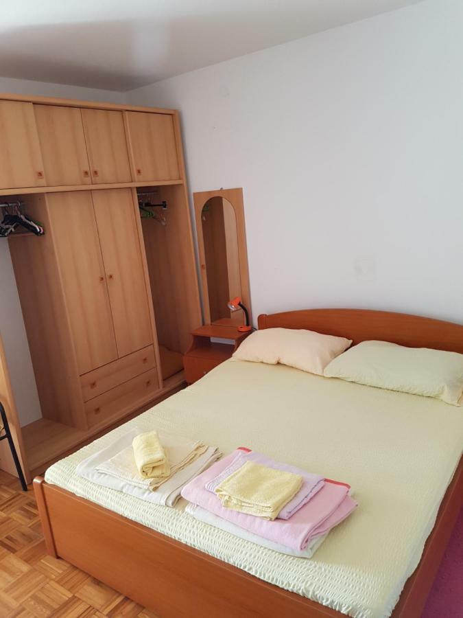 Apartmani Rosanda Petrcane Buitenkant foto