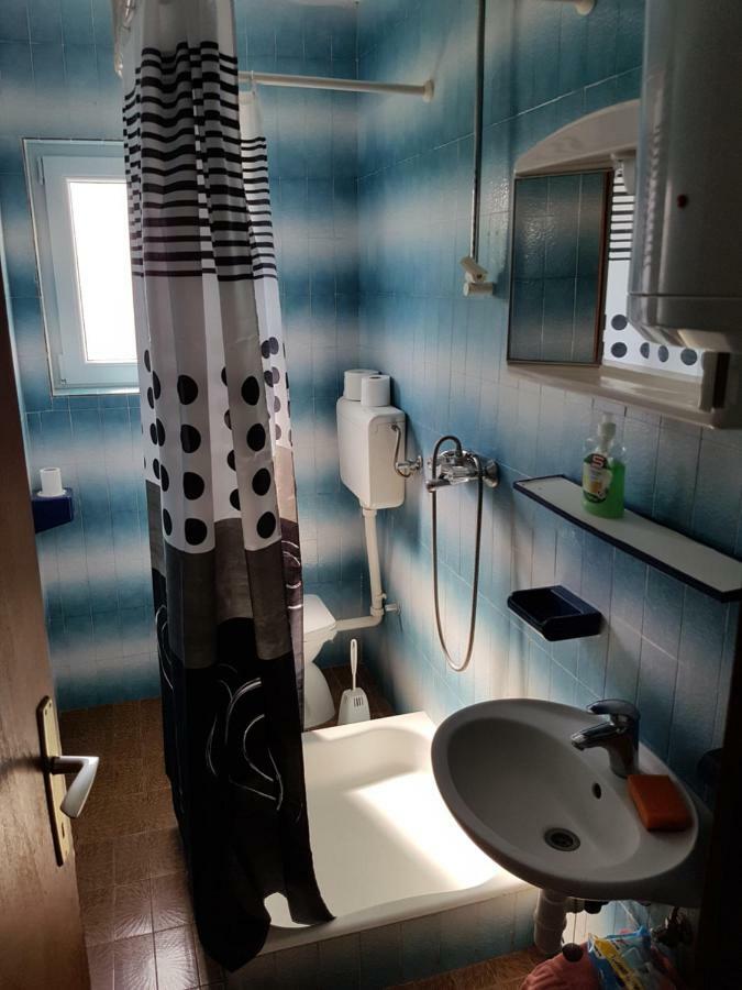 Apartmani Rosanda Petrcane Buitenkant foto